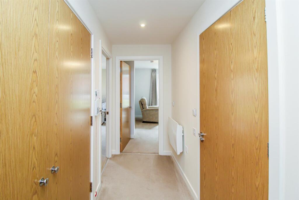Apartment in Wakefield, West Yorkshire - View 5