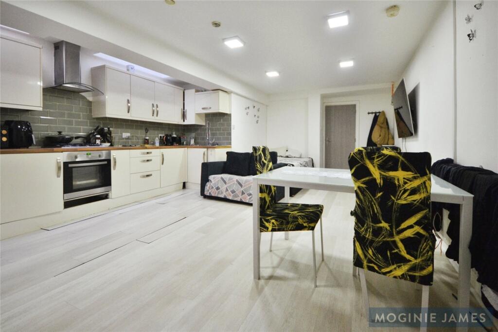 Mackintosh Place, Cardiff photo 3