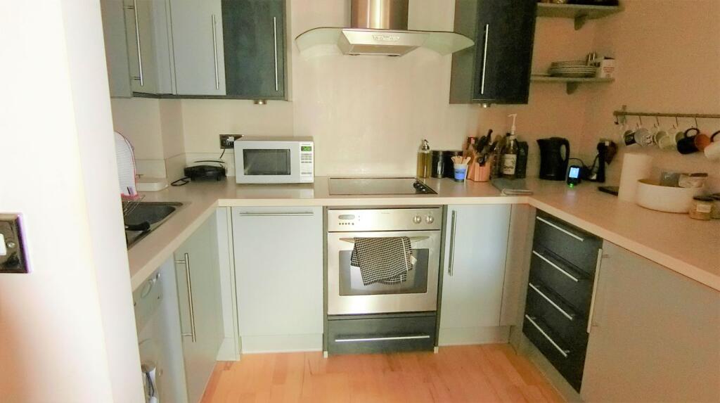 Apartment in Cardiff, Crockherbtown, Castle - View 3