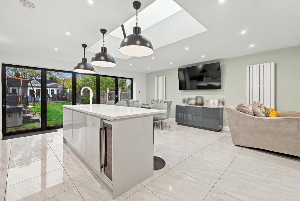 3-bed semi-detached on Lancaster Drive, Hornchurch, RM12 5ST, £585,000