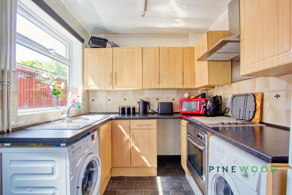 House in Mansfield, Nottinghamshire - More
