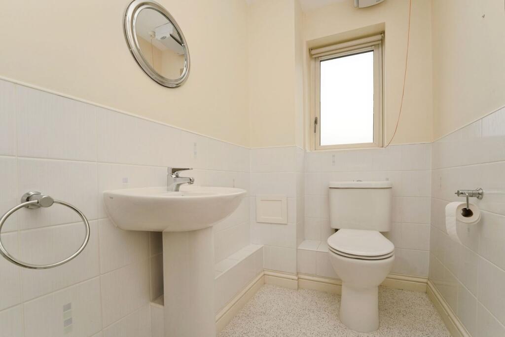 Apartment in Gloucester - View 5