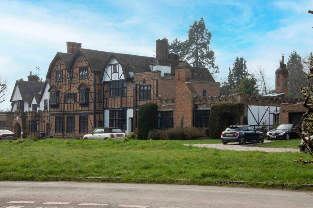 Main image of property: Commonwood, Kings Langley, WD4 9BA