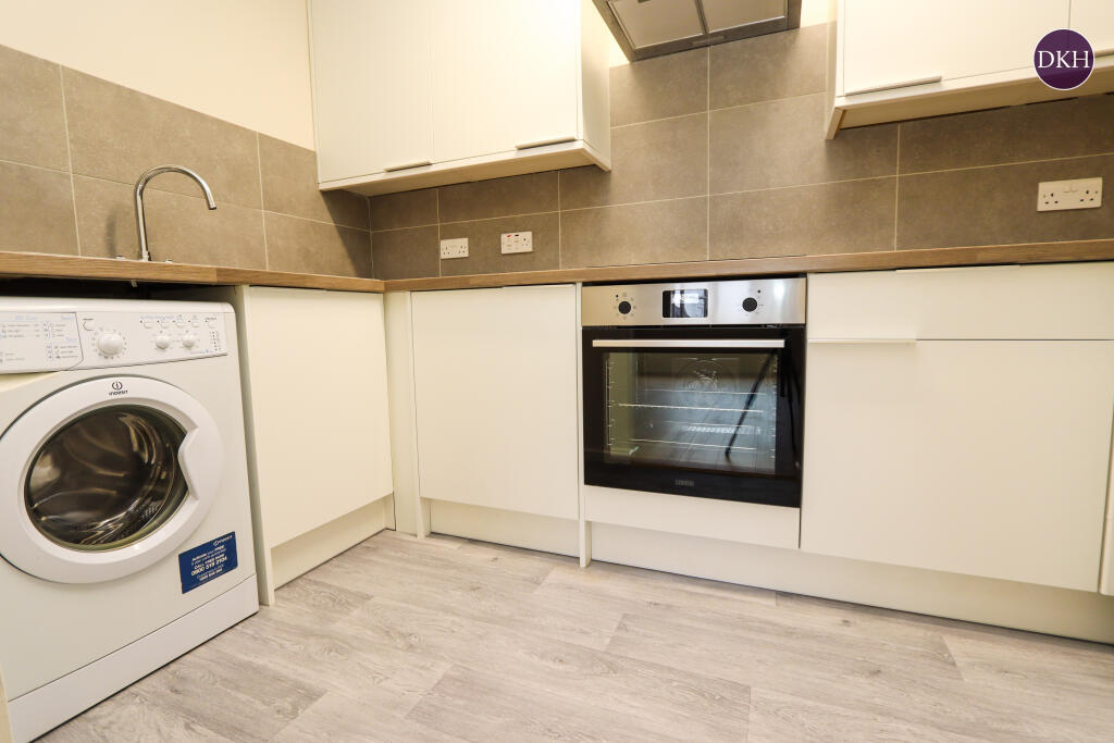 Apartment in Watford - View 3