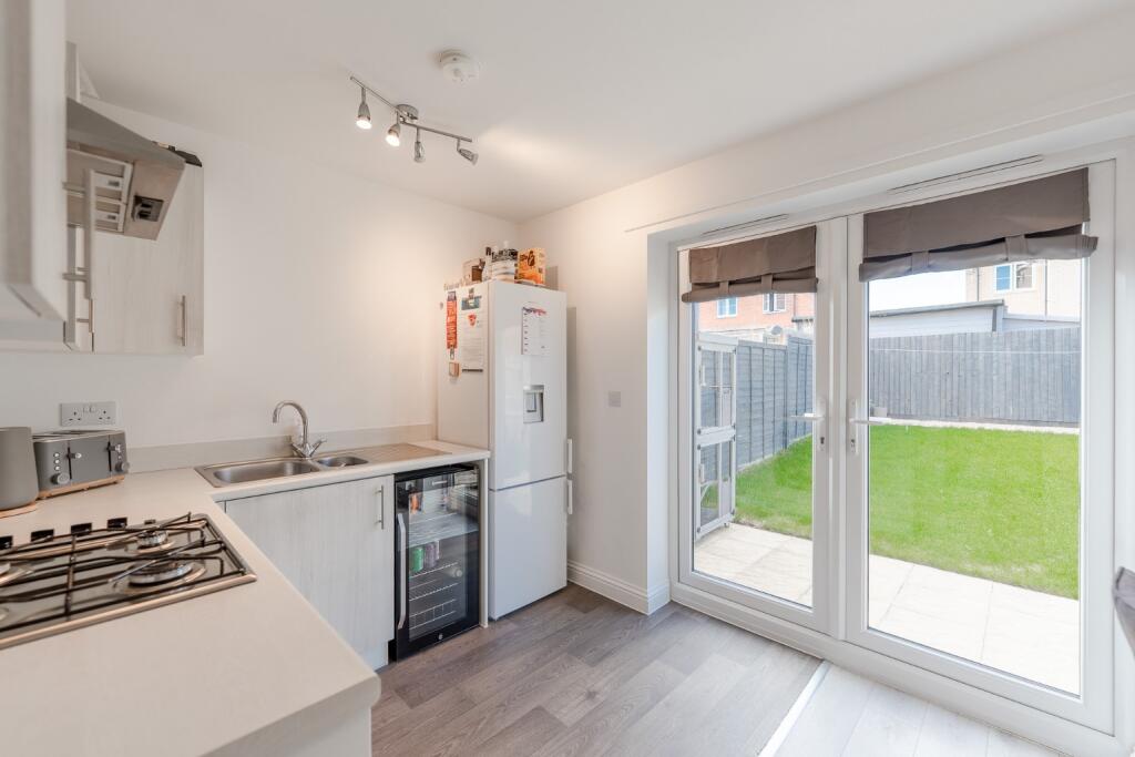 Longland Crescent, Bury, Ramsey, Huntingdon, Cambridgeshire, PE26 2SF photo 3