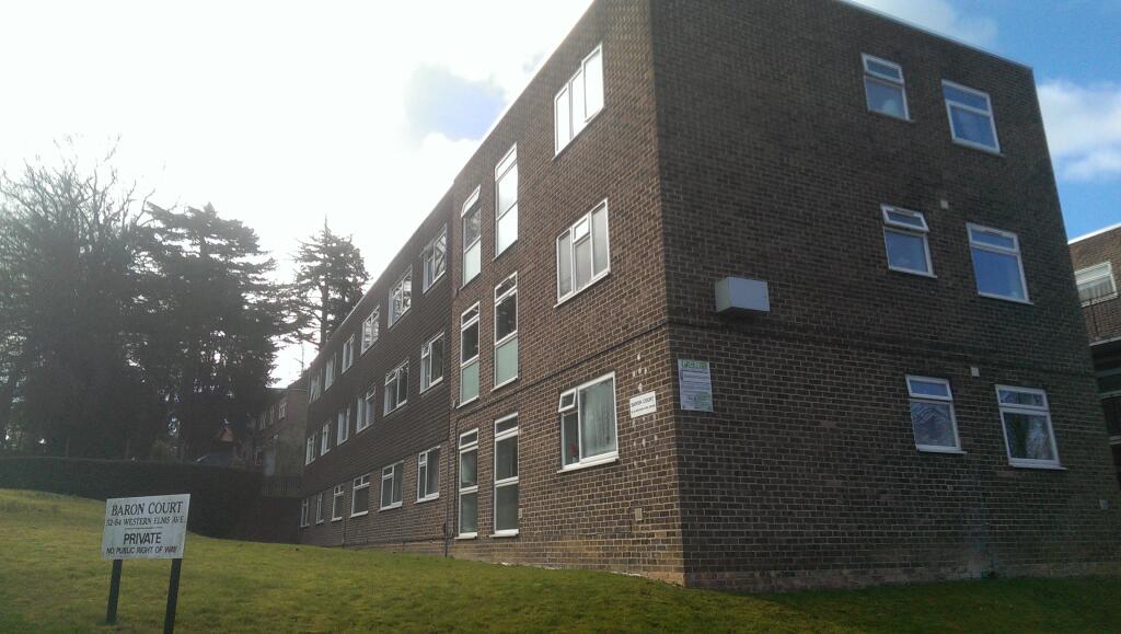 Apartment in Reading, Battle