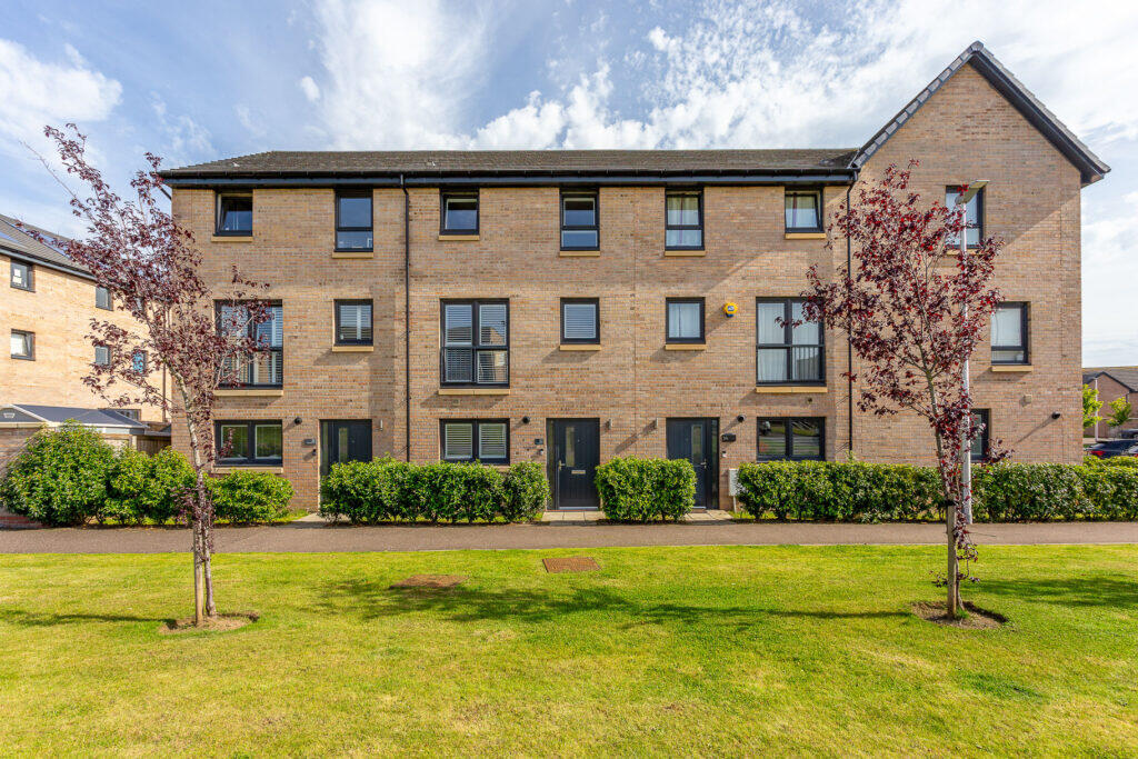 Main image of property: 32 Mauseley Park, Edinburgh EH4 8FB