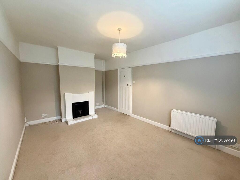House in Southampton, Midanbury - More