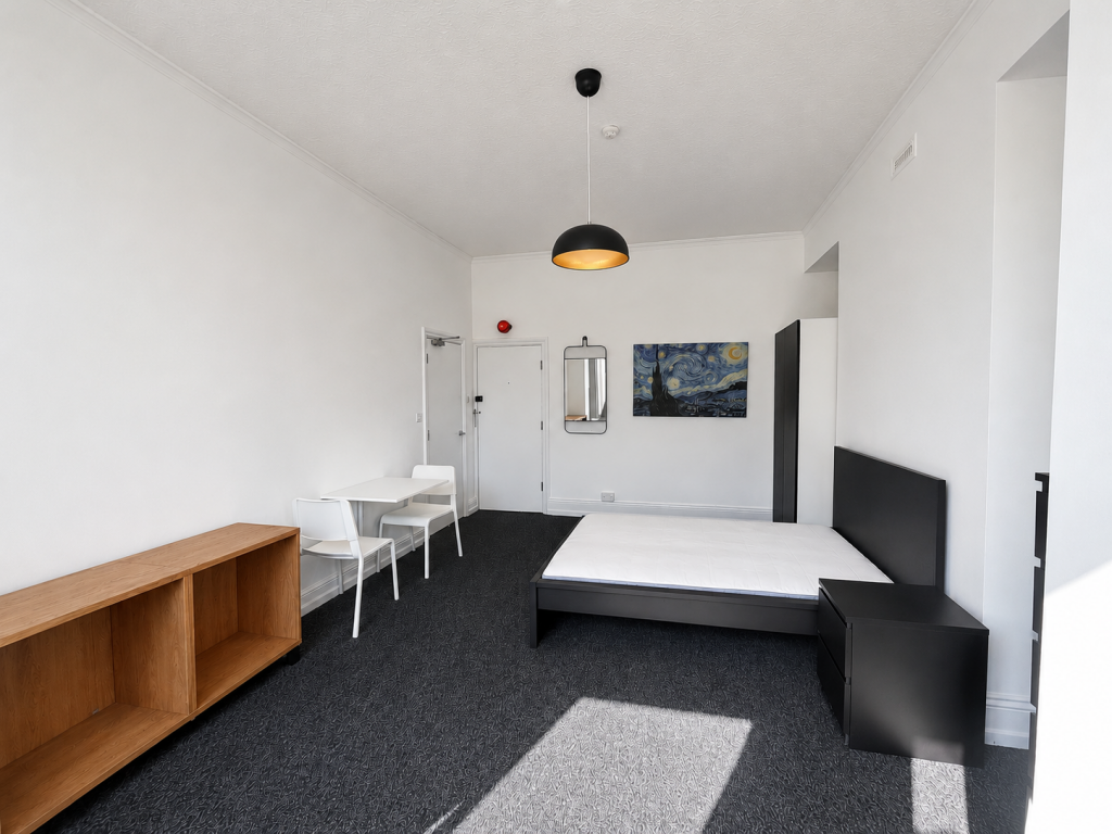 Apartment in Newport - View 3