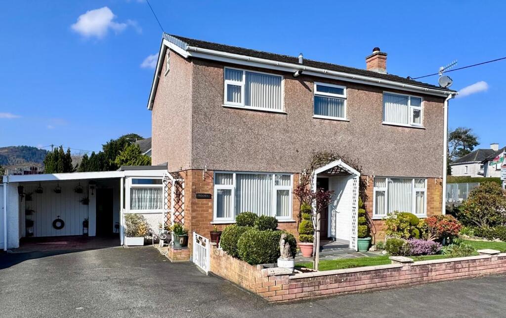 Main image of property: Maes Mawr, Llanrwst