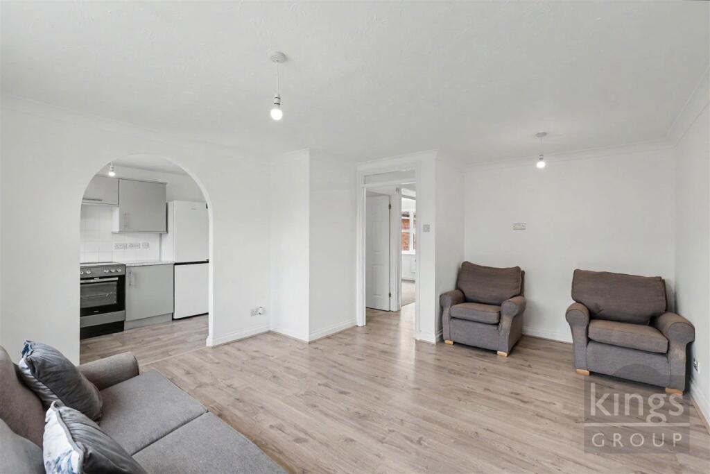 Apartment in Harlow, Church Langley - View 4