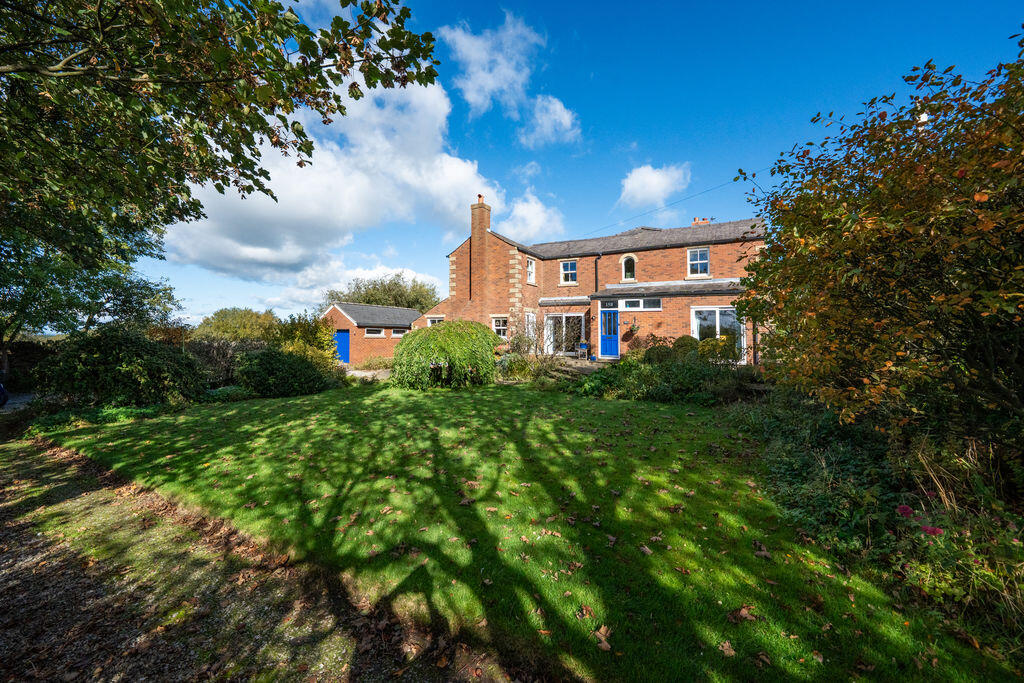 House in West Lancashire, Tontine, Up Holland - View 4