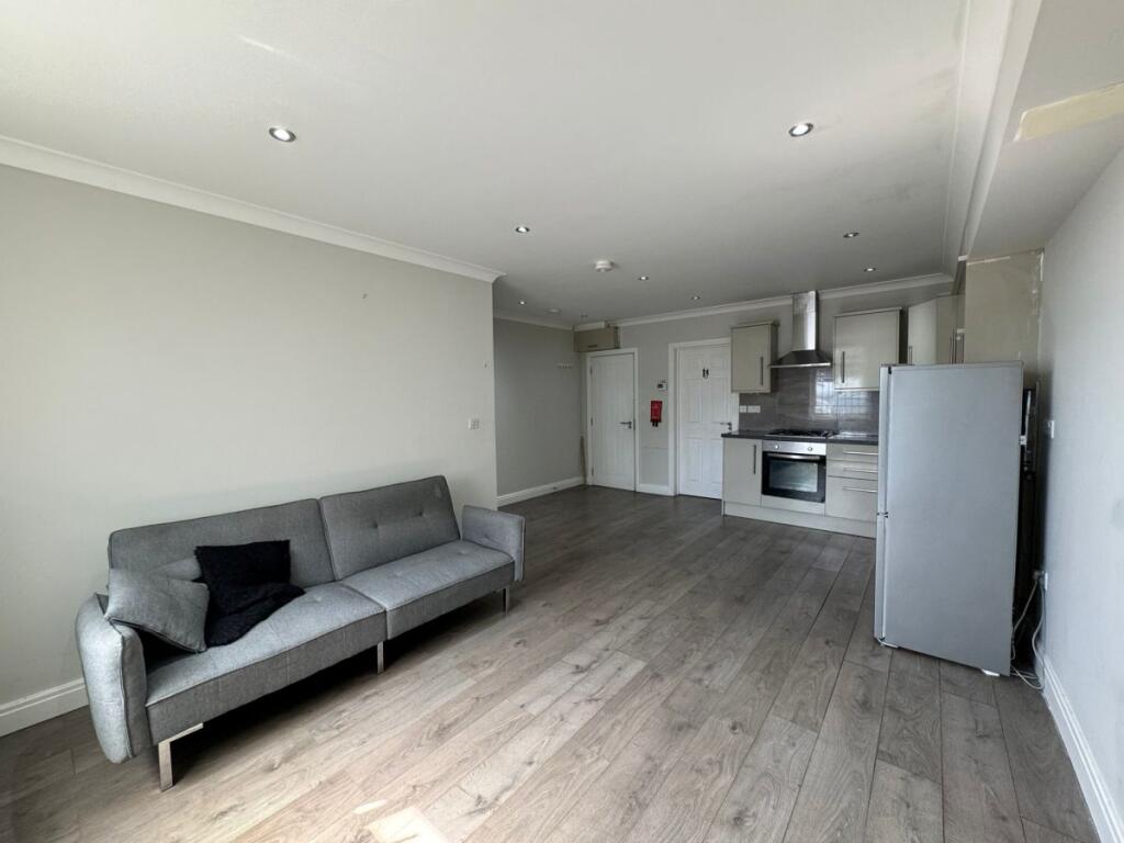 Apartment in Slough - View 2