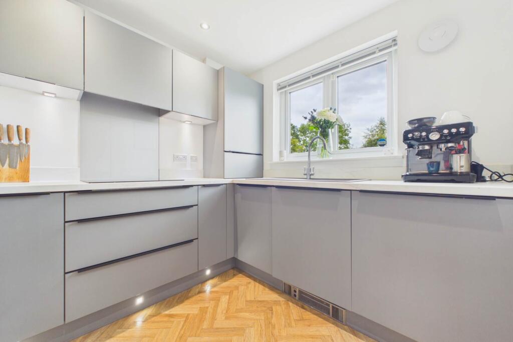 House in Glasgow, South Lanarkshire - More