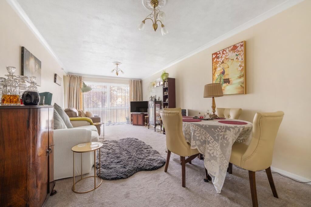 24 Foxgrove Road, Beckenham, BR3 photo 2