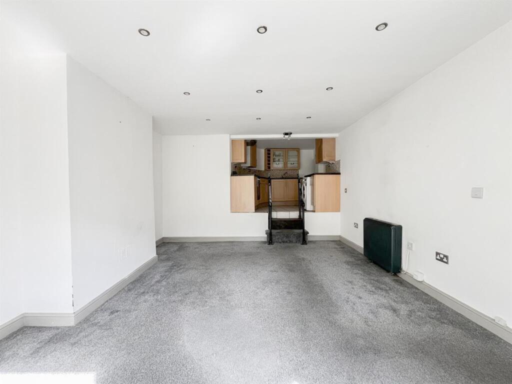 Apartment in Tonbridge - View 3