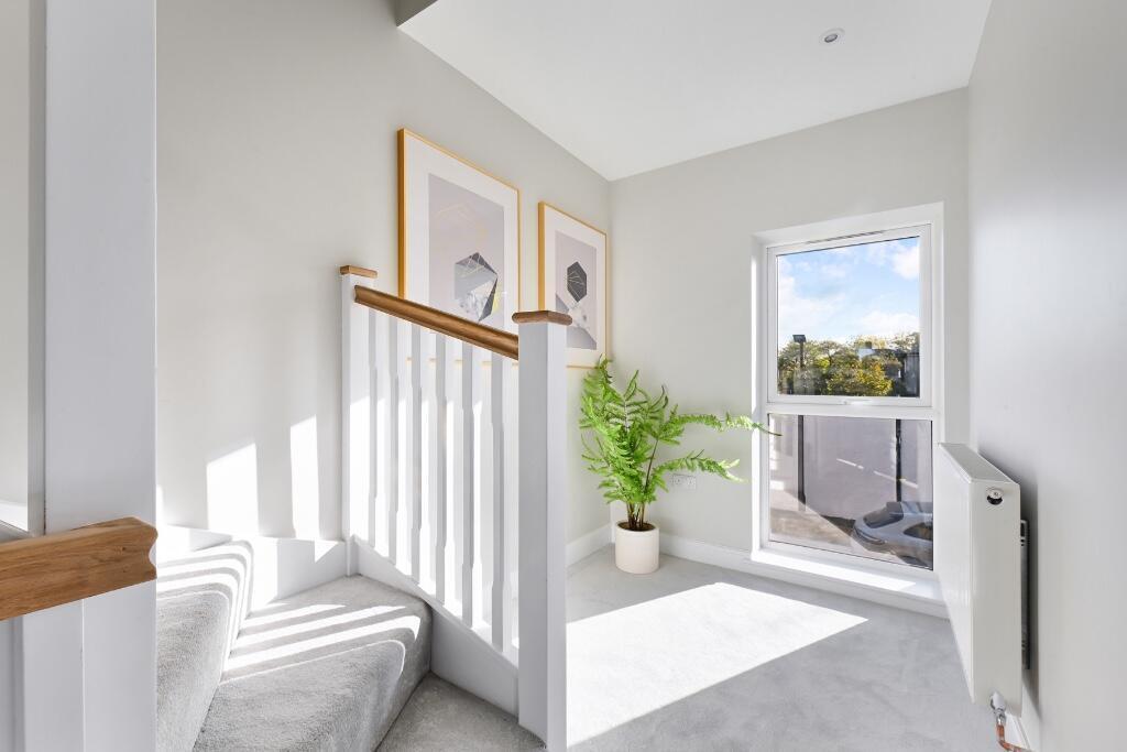 House in Sutton - More