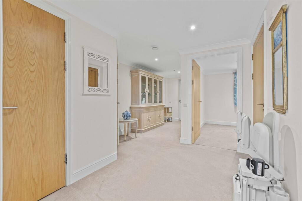 Apartment in Slough - View 4