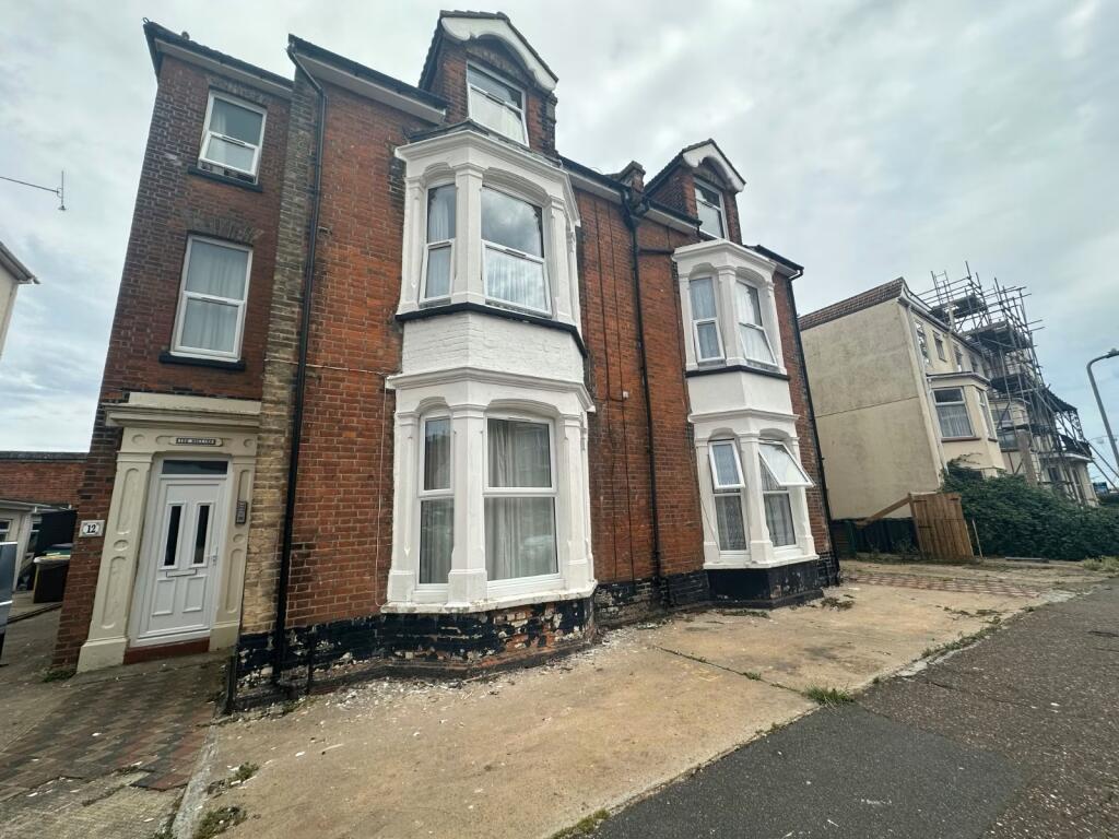 Main image of property: Colne Road, Clacton-On-Sea, CO15