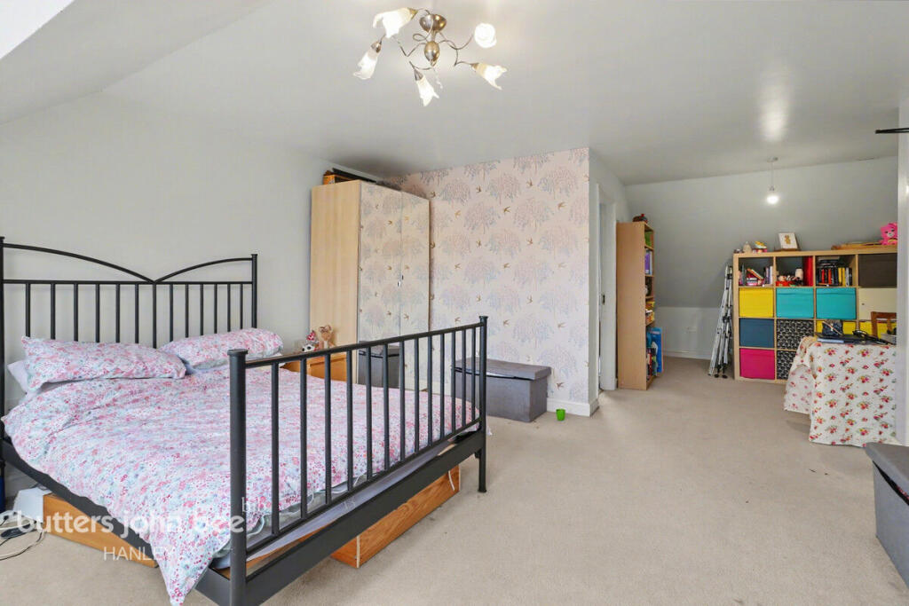 4-bed detached on Abbotts Road, Leek, ST13 6EZ, £290,000