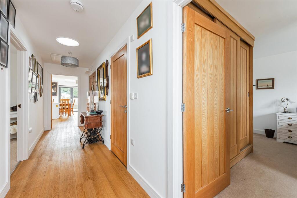 House in Clanfield - View 3