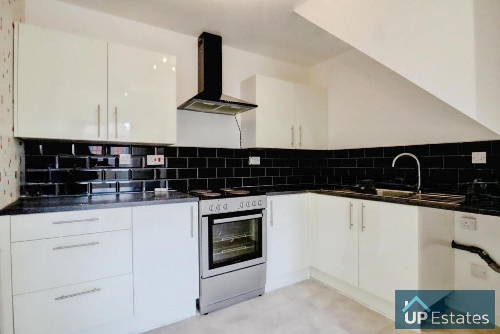 House in Coventry, Alderman's Green, Manor House - View 4