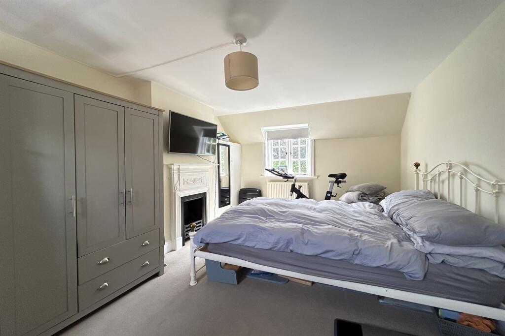 House in Basingstoke and Deane, Bramley - View 5