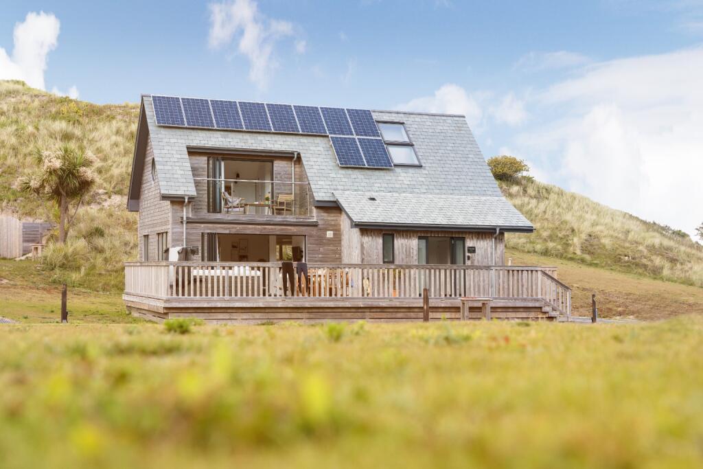 3-bed house on Stunning lodge close to the beach, Sandyacres, Hayle, £700,000