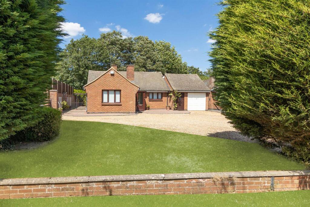 Main image of property: Crick Road, Rugby, CV21