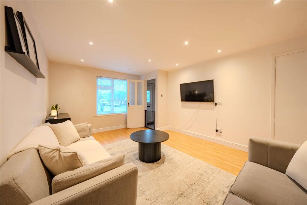 Eltham Drive, Leeds photo 2