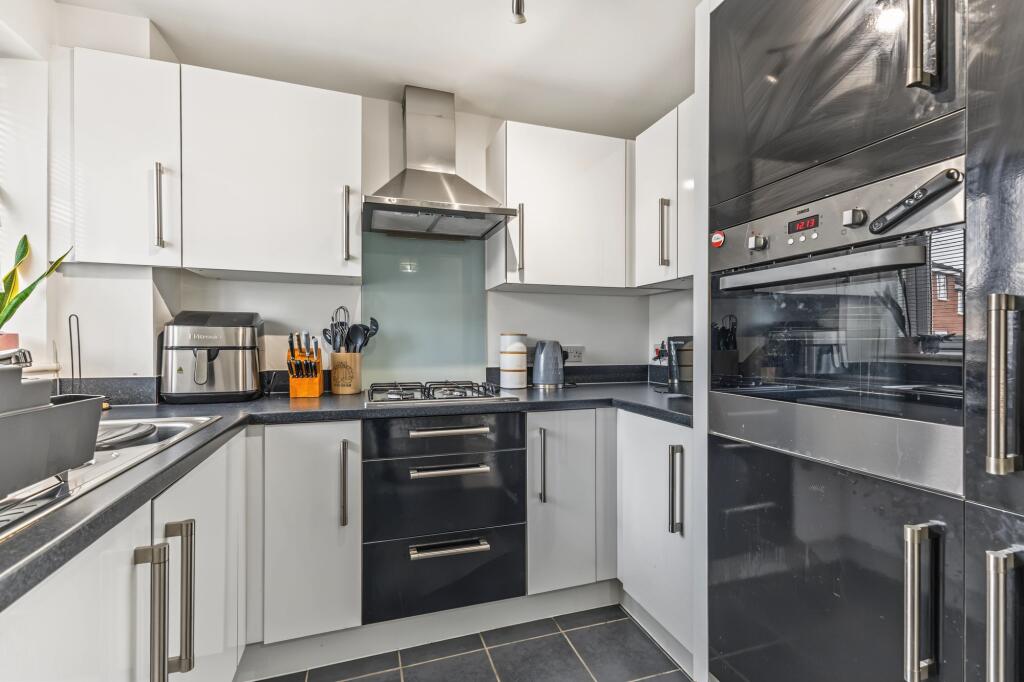 House in Worcester - View 5