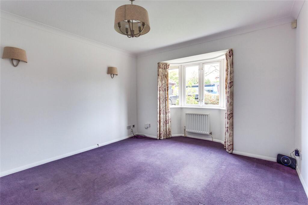 Burton Close, Twyford, Berkshire, RG10 photo 4