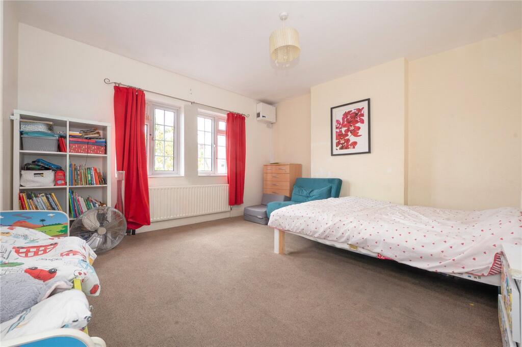 Apartment in Twickenham - More