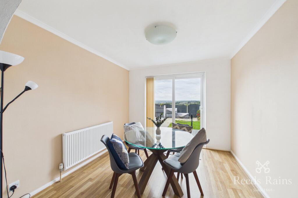 House in Wakefield, Gawthorpe - More