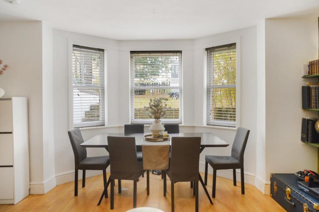 Apartment in London - View 5