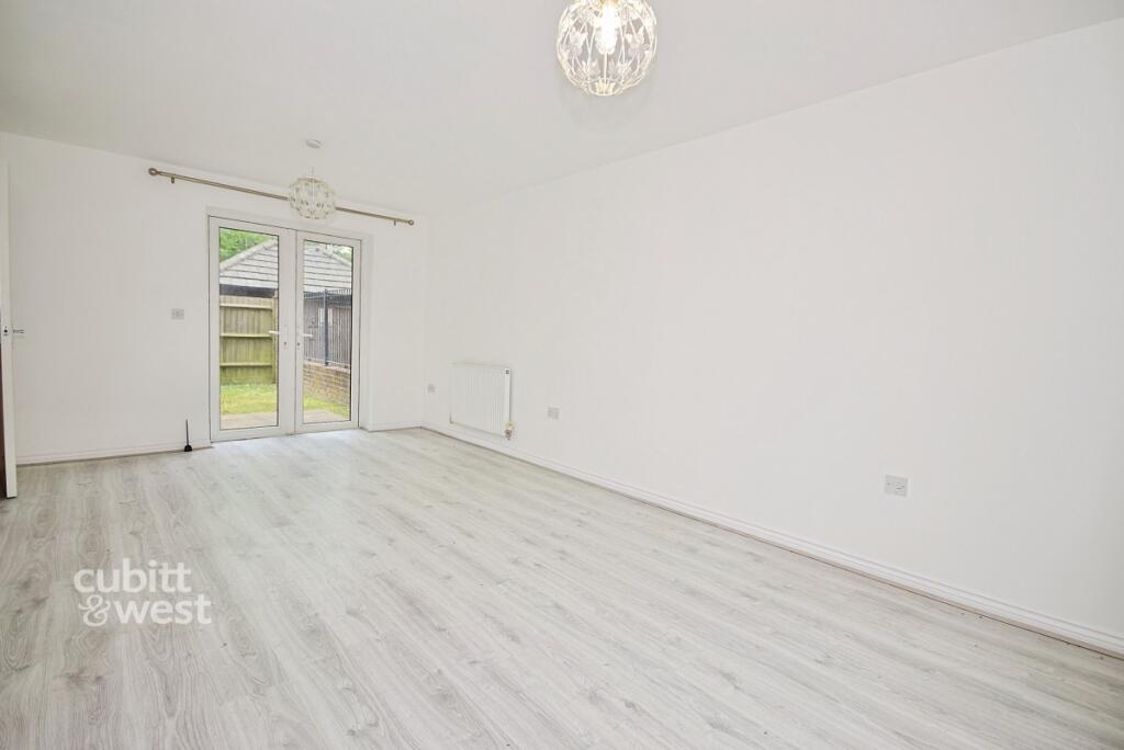 Apartment in Chichester, Whyke - View 3