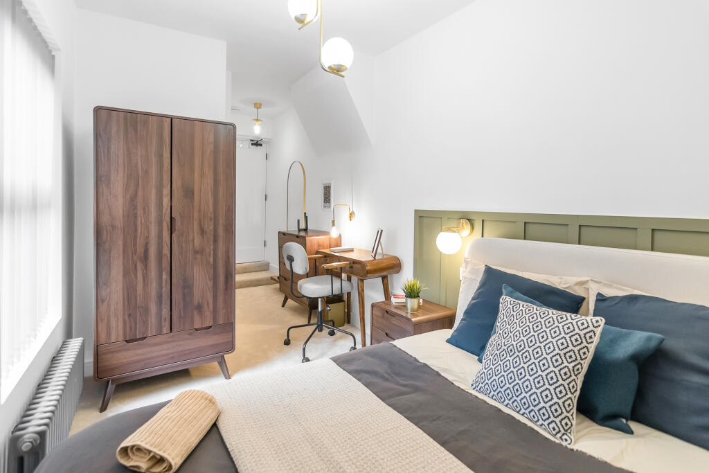 Main image of property: Hitchin Road, Luton, Bedfordshire, LU2