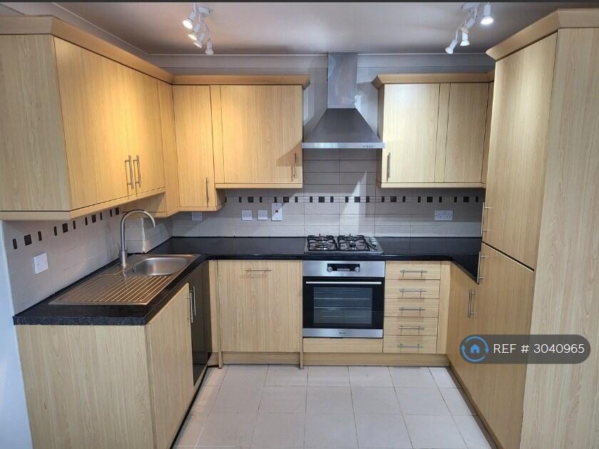 House in Romford - More