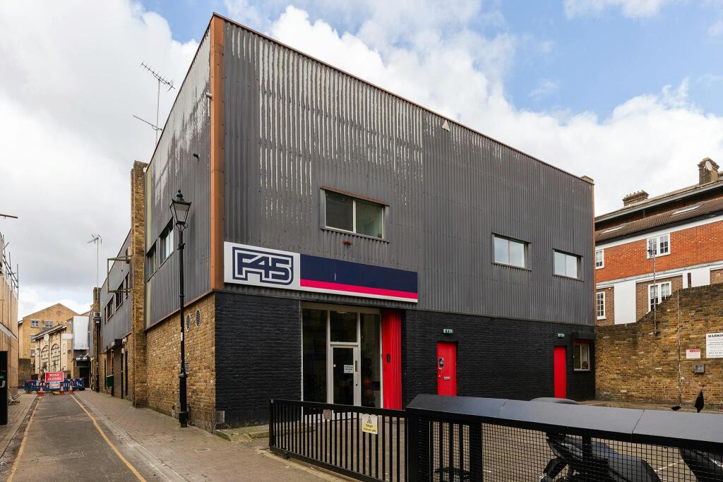 2326 St Albans Place 1.jpg