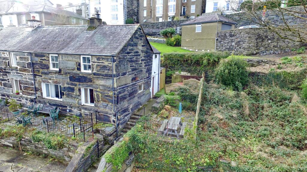Main image of property: Porthmadog