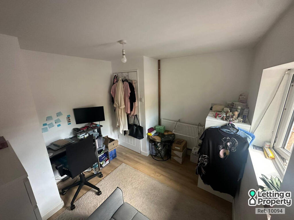 Apartment in Northampton - View 5