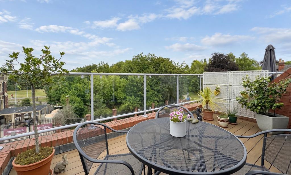 House in Worcester - View 2