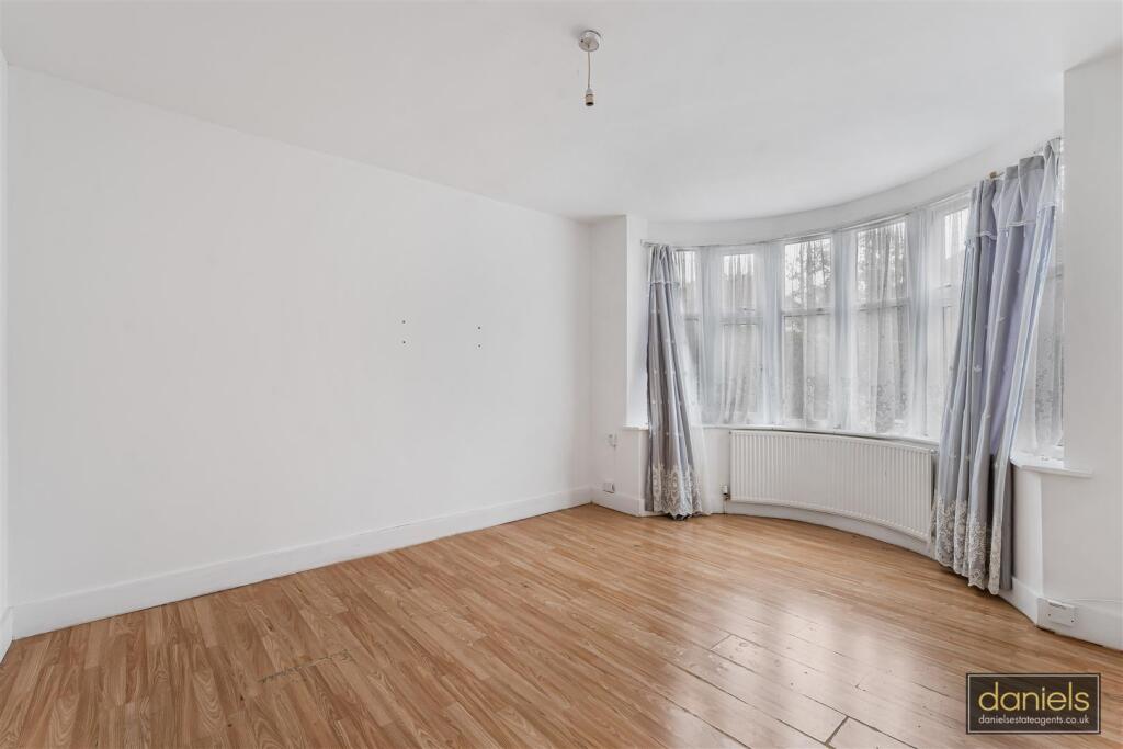 House in London, Sudbury - View 2