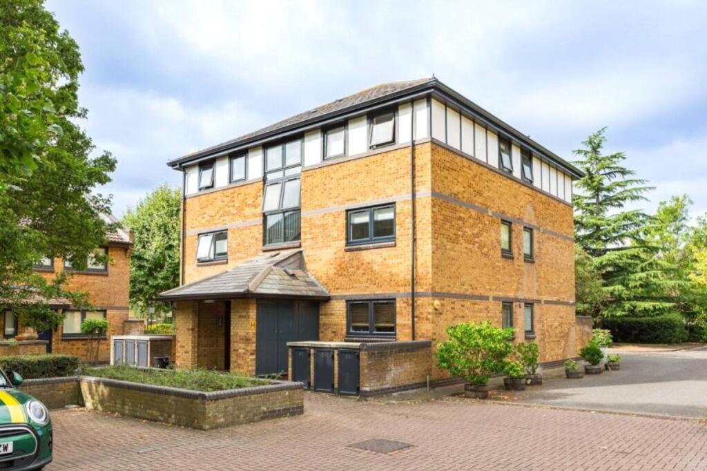 Main image of property: Taeping Street, London, E14