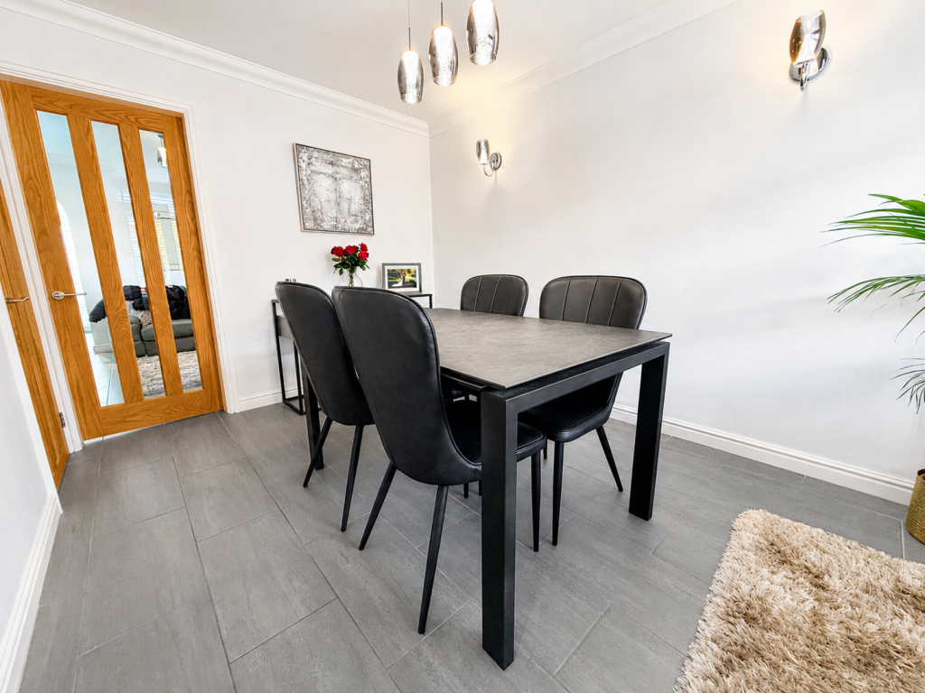 Shaftesbury Road, Cheadle Heath photo 4