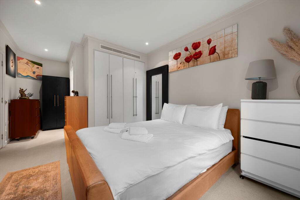 Apartment in London - View 5