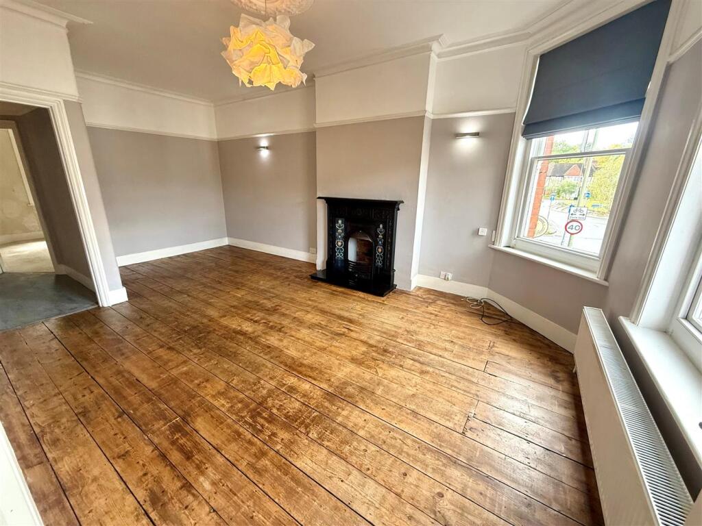 Apartment in Egham, Ripley Springs - View 3