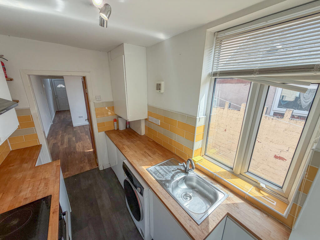 House in Stoke-on-Trent - More