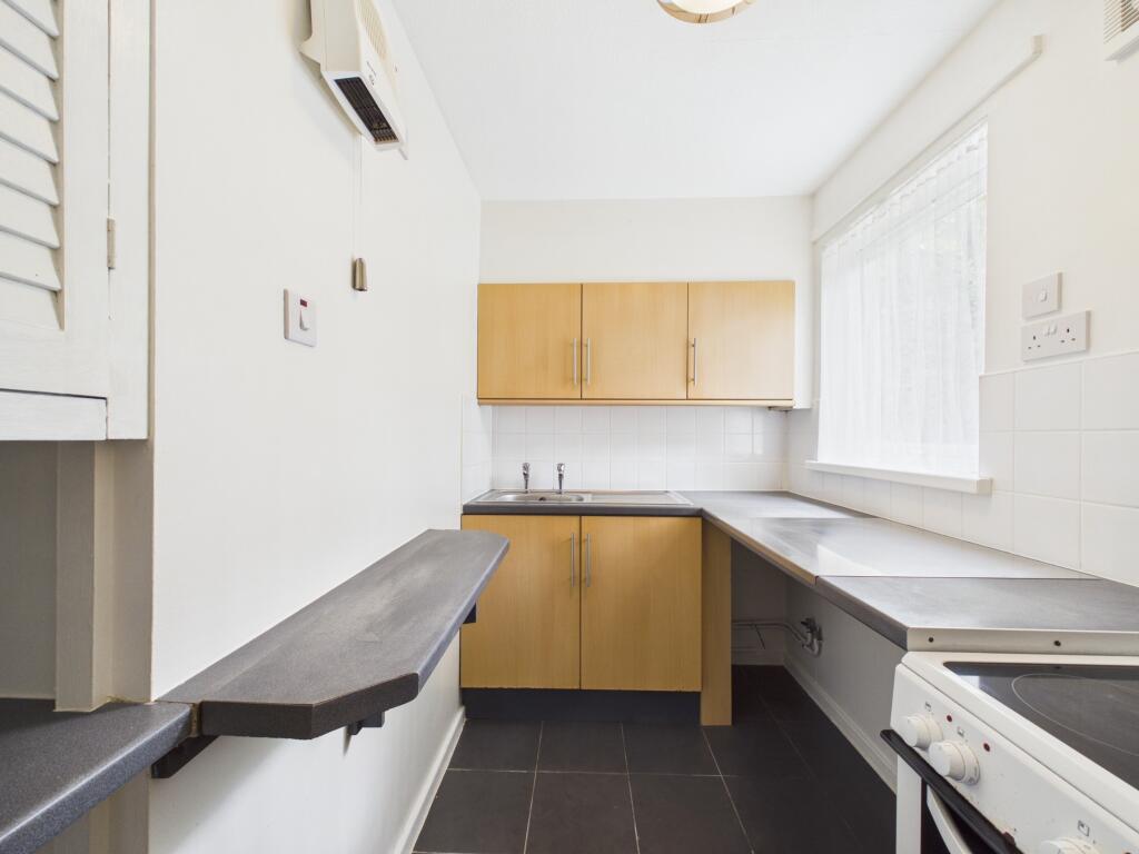 Apartment in Cardiff, Thornhill - View 4