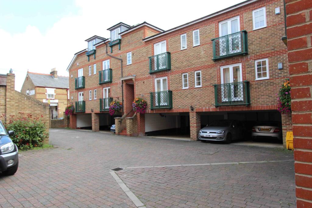 Main image of property: WINDSOR, TEMPLE GATE - UNFURNISHED